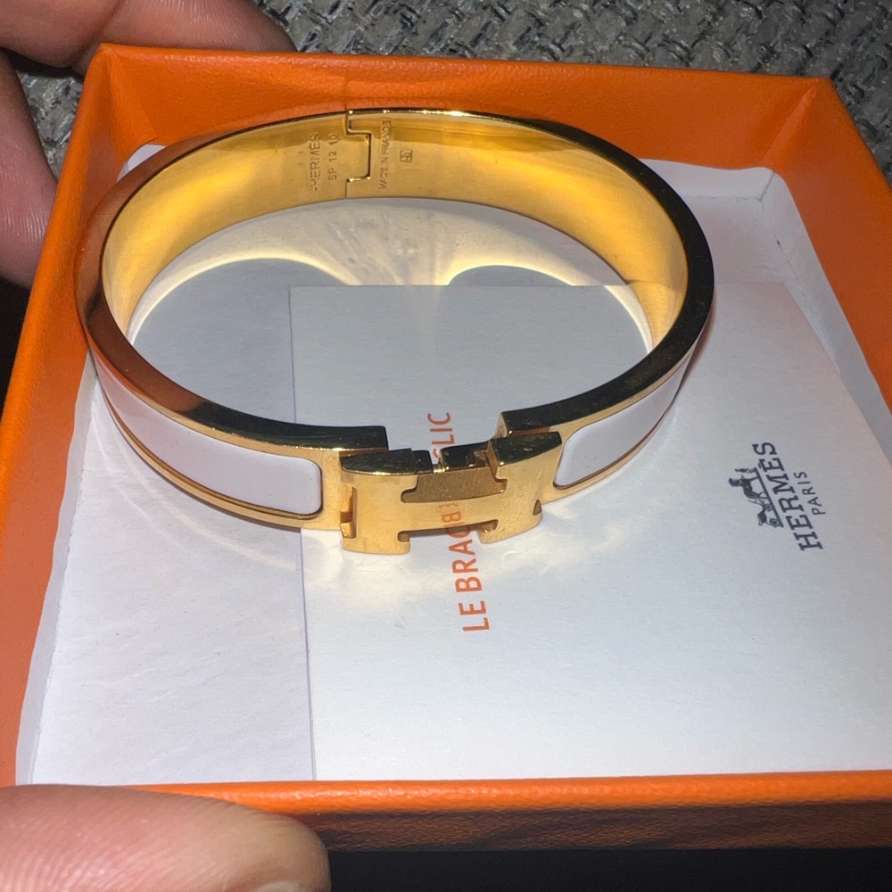 Hermes clic H bracelet ( white and gold)